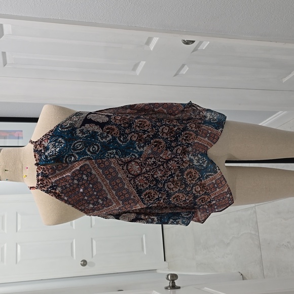 Boho Halter Top – Flowing & Patterned Perfection - Picture 4 of 4